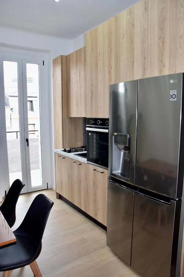 Splendido Appartamento In Design Con Terrazzo Milan Apartment