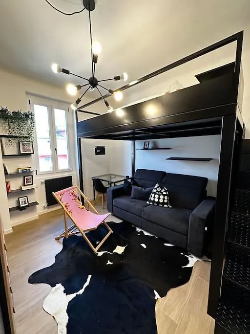 Apartment Splendido Appartamento In Design Con Terrazzo Milan